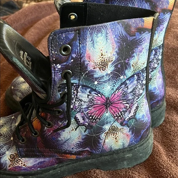 Women’s Yes We Vibe Butterfly Boots - Picture 5 of 6